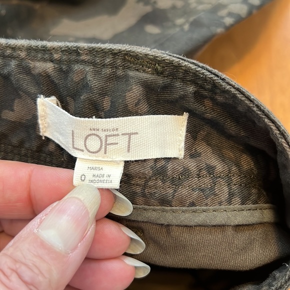 11. Loft Camo Skinny Size 0 - Picture 6 of 6